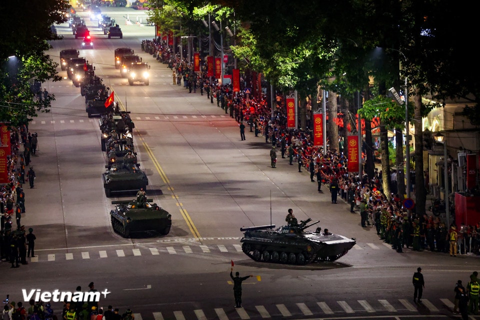 Trong đó, có những vũ khí, khí tài đã cùng quân và dân ta từ trận đầu ra quân đánh thắng đến chiến thắng những chiến dịch lớn của đất nước. (Ảnh: Hoài Nam/Vietnam+)