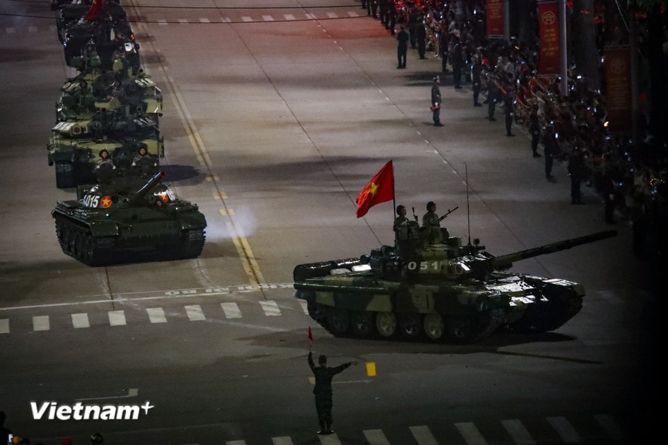 Tuyến số 1: Rẽ trái đi theo đường Lê Hồng Phong, Điện Biên Phủ, Nguyễn Tri Phương về vị trí tập kết tại Sở Chỉ Huy Bộ Quốc Phòng (cự ly 1km). (Ảnh: Hoài Nam/Vietnam+)