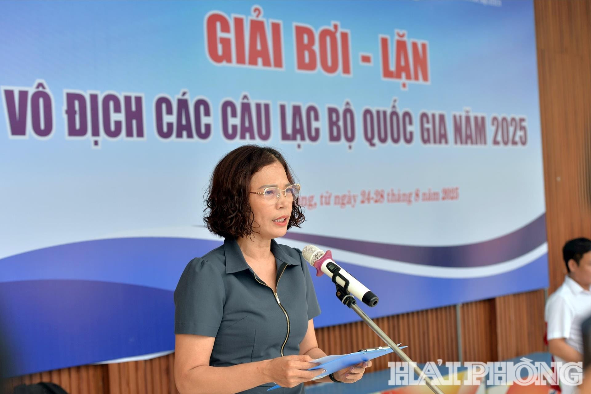 phat-bieu-khai-mac-1-.jpg