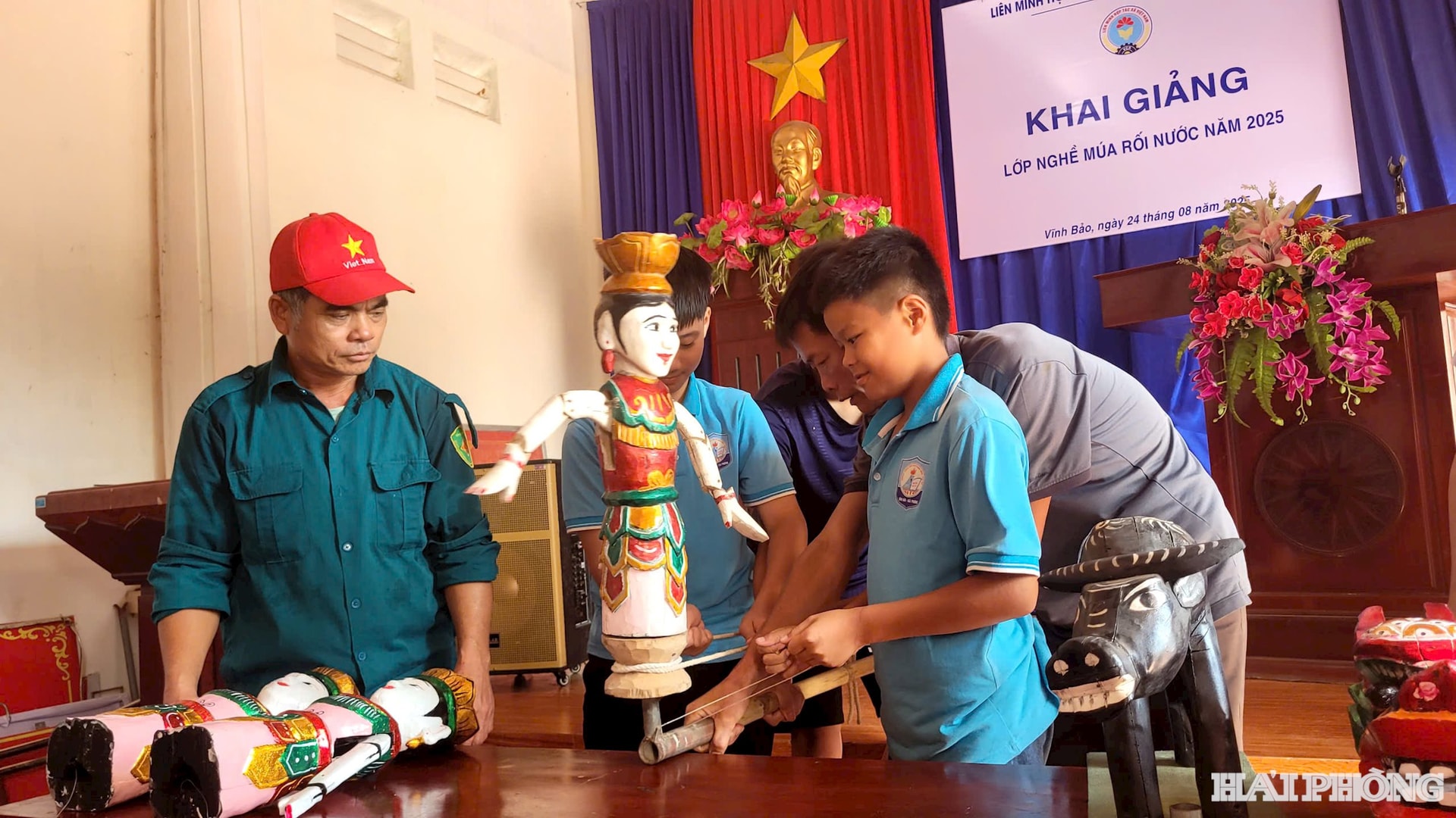 សិស្សត្រូវបានណែនាំ និងស្គាល់ពីអាយ៉ង។