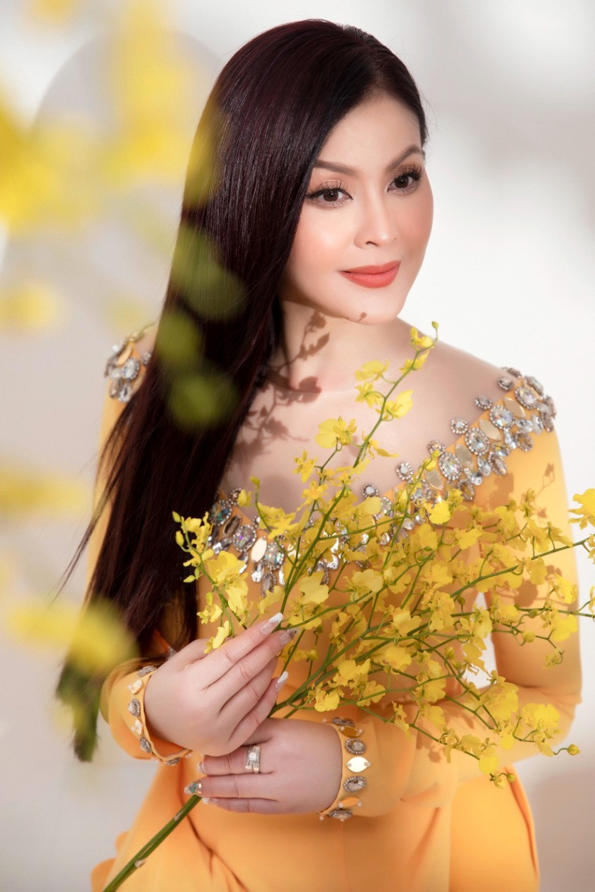 Yến Vy vẫn trẻ đẹp ở tuổi U50.