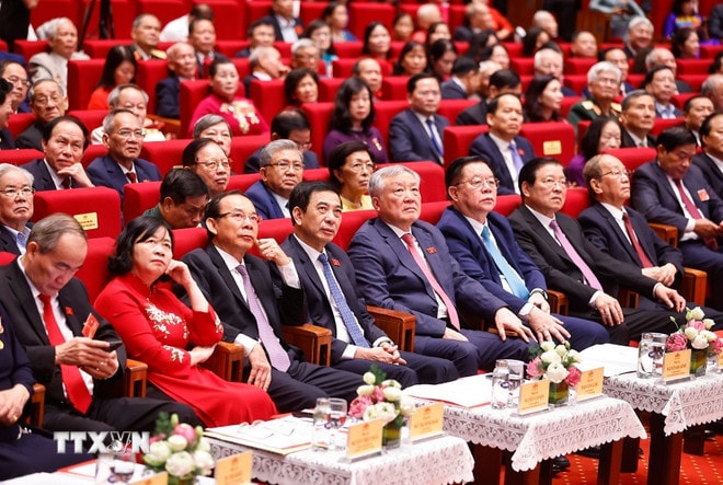 ttxvn-tong-bi-thu-to-lam-gap-mat-cac-the-he-dai-bieu-quoc-hoi-1-5-2536.jpg