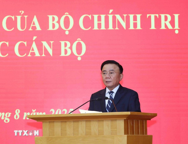 Ông Trần Cẩm Tú, Ủy viên Bộ Chính trị, Thường trực Ban Bí thư, phát biểu tại buổi lễ. (Ảnh: Phương Hoa/TTXVN) ttxvn-tran-cam-tu.jpg