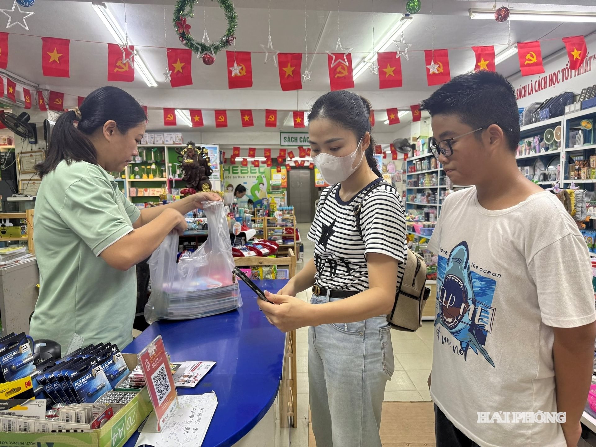 thi-truong-1-(1).jpg