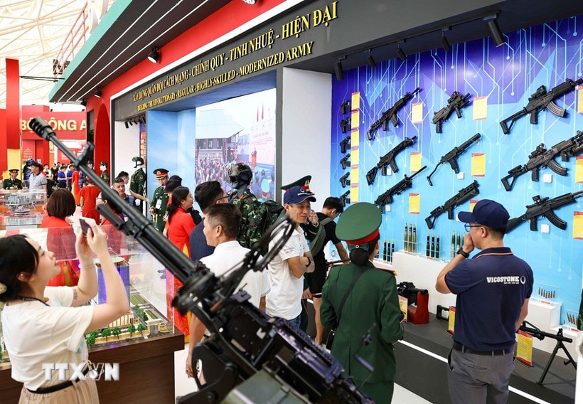 Gian trưng bày của Bộ Quốc phòng tại triển lãm thành tựu Đất nước 