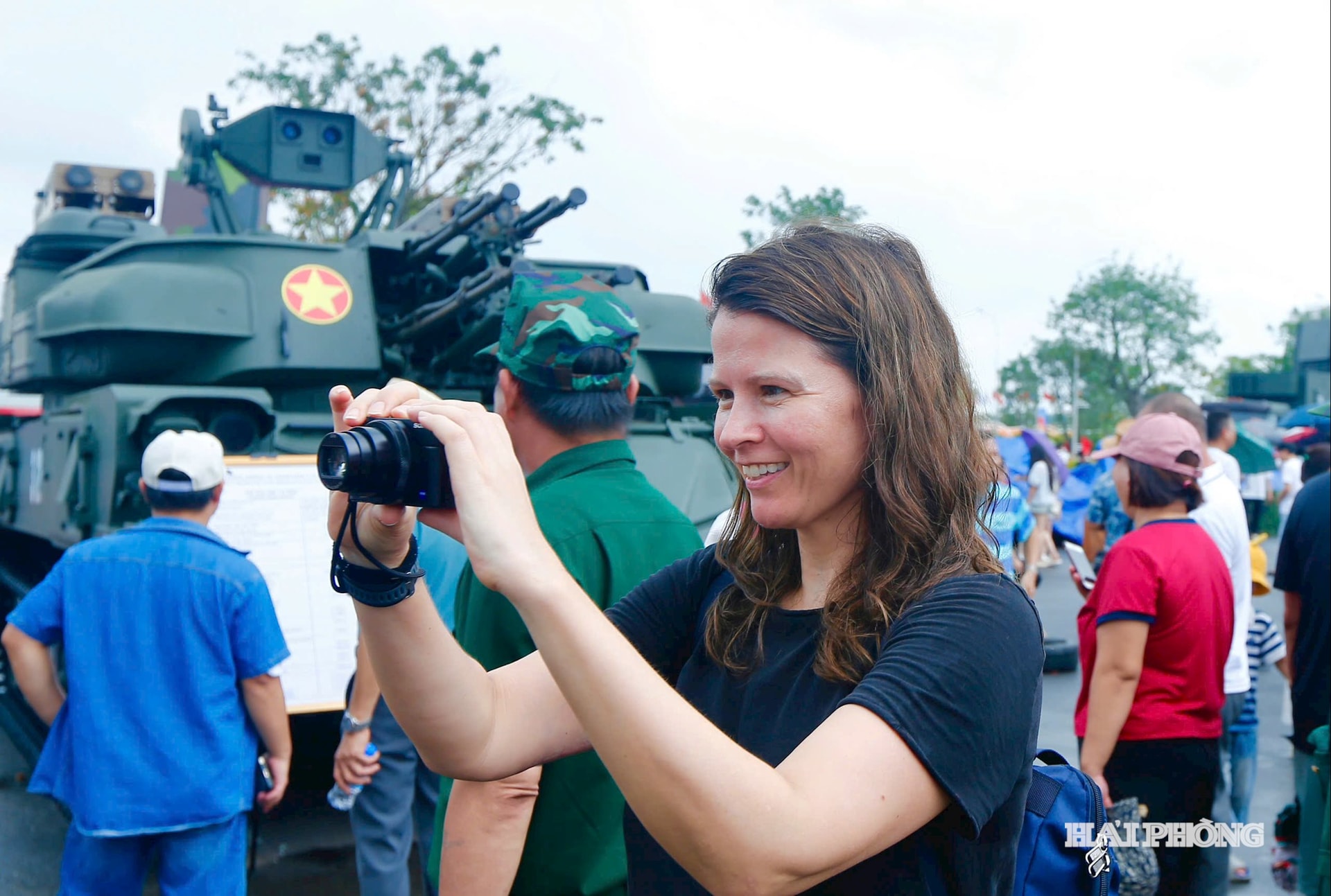 Many foreign tourists also enjoy visiting.