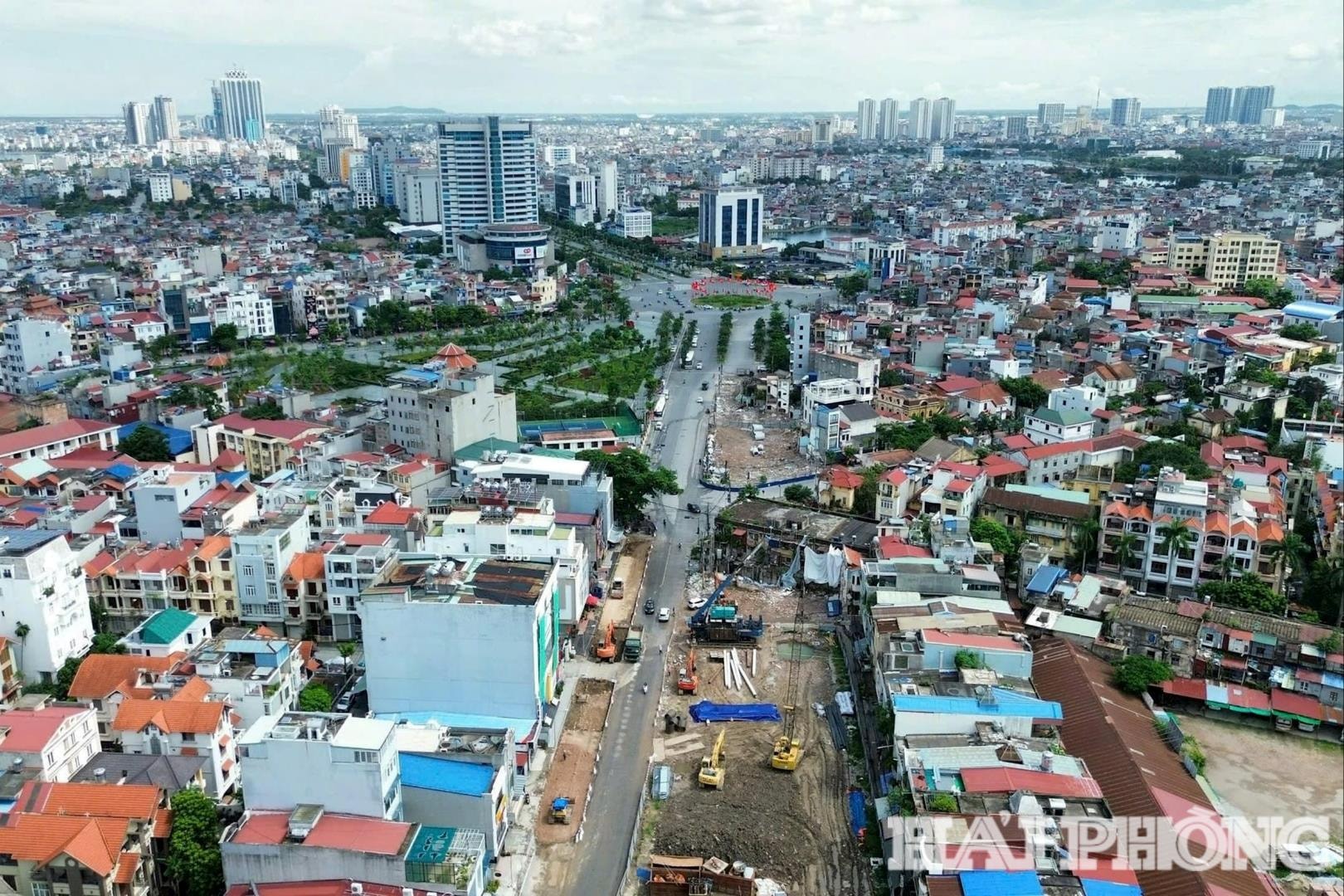 Trong đó, gói thầu số 15 xây dựng cầu dẫn, đường dẫn và nút giao khối lượng thi công đạt 652,8 trong tổng giá trị 1.435 tỷ đồng (45,4%).