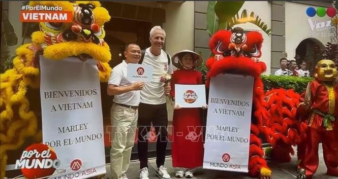 Ảnh chụp màn hình phóng sự về Việt Nam