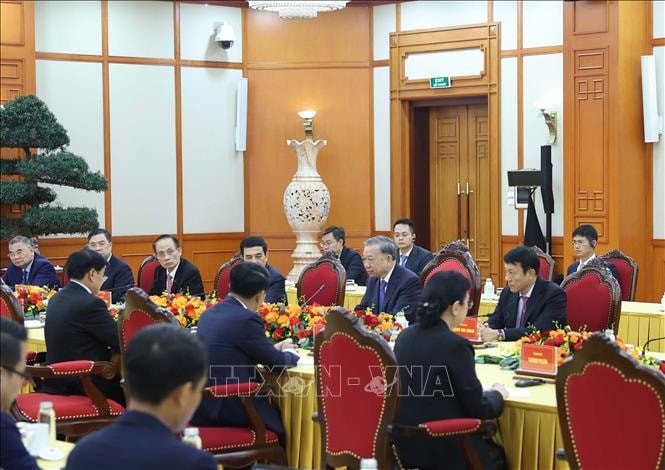 bi-thu-to-lam-chu-tich-lao-1.jpg