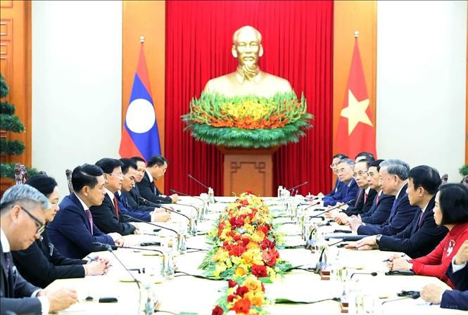 bi-thu-to-lam-chu-tich-lao.jpg