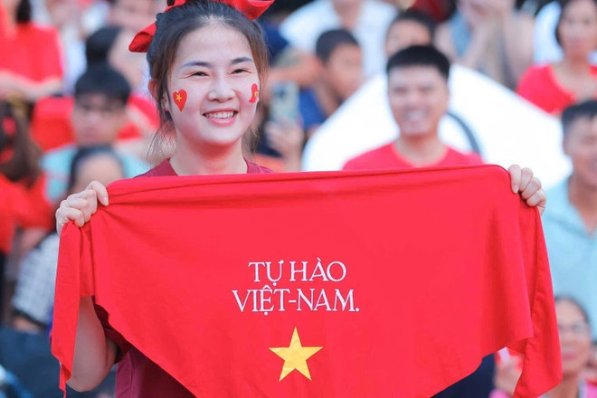 vna-potal-hang-van-trai-tim-chung-nhip-dap-huong-ve-quang-truong-ba-dinh-8250019.jpg