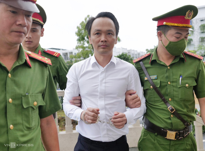 Ông Trịnh Văn Quyết đến phiên tòa sơ thẩm, tháng 8/2024. Ảnh: Giang Huy