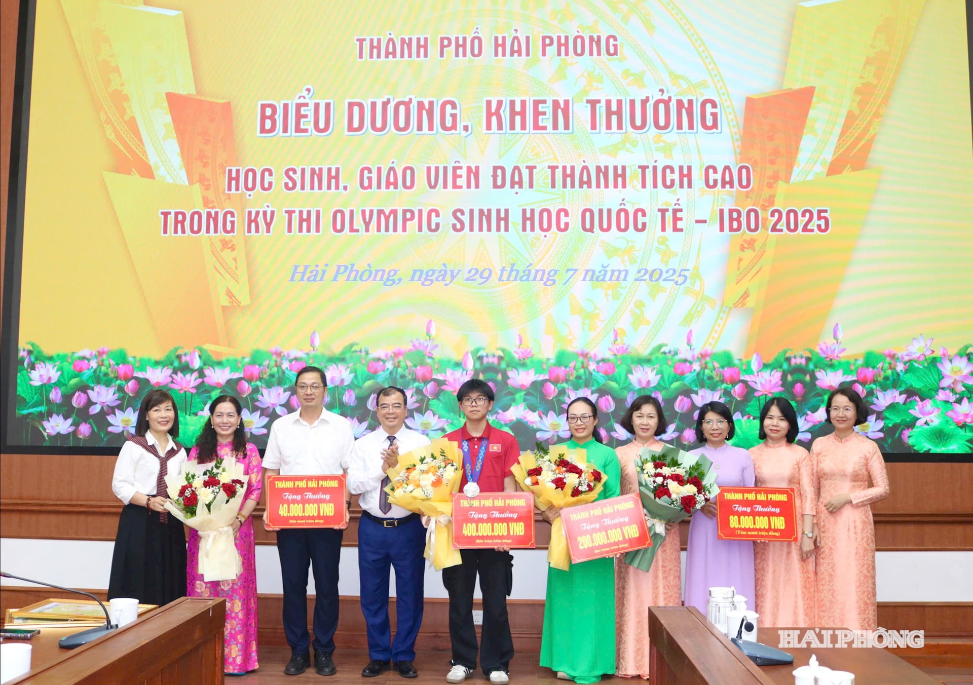 khen-thuong.jpg