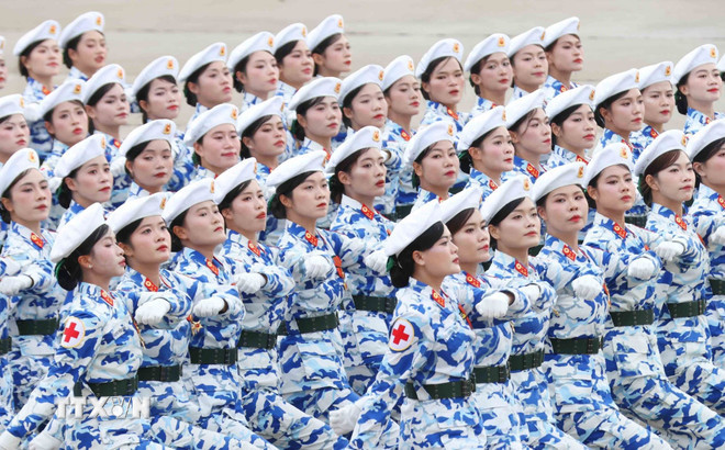Khối nữ Sỹ quan Quân y. (Ảnh: Phương Hoa/TTXVN) ttxvn-dieu-binh-dieu-hanh-2-9-33.jpg