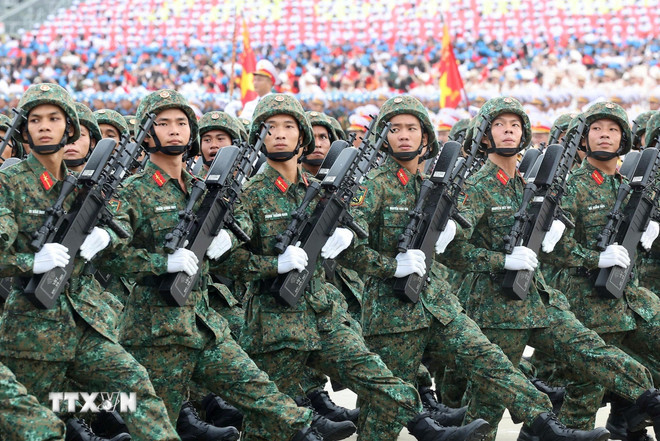 Khối chiến sỹ Tác chiến điện tử. (Ảnh: Lâm Khánh/TTXVN) ttxvn-dieu-binh-dieu-hanh-2-9-23.jpg