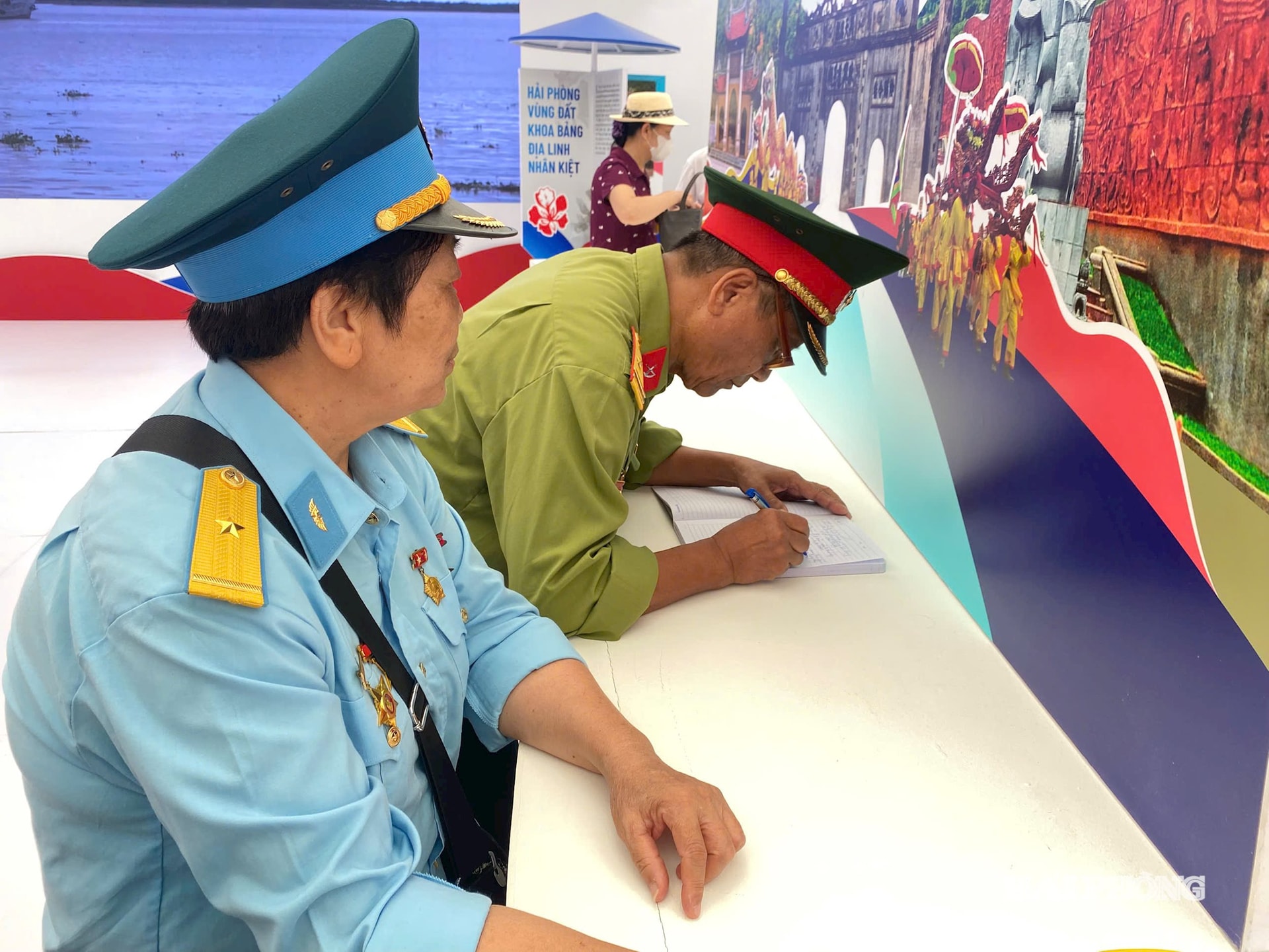 Nhiều cựu chiến binh cũng bày tỏ niềm tự hào người con đất Cảng khi tham gia triển lãm
