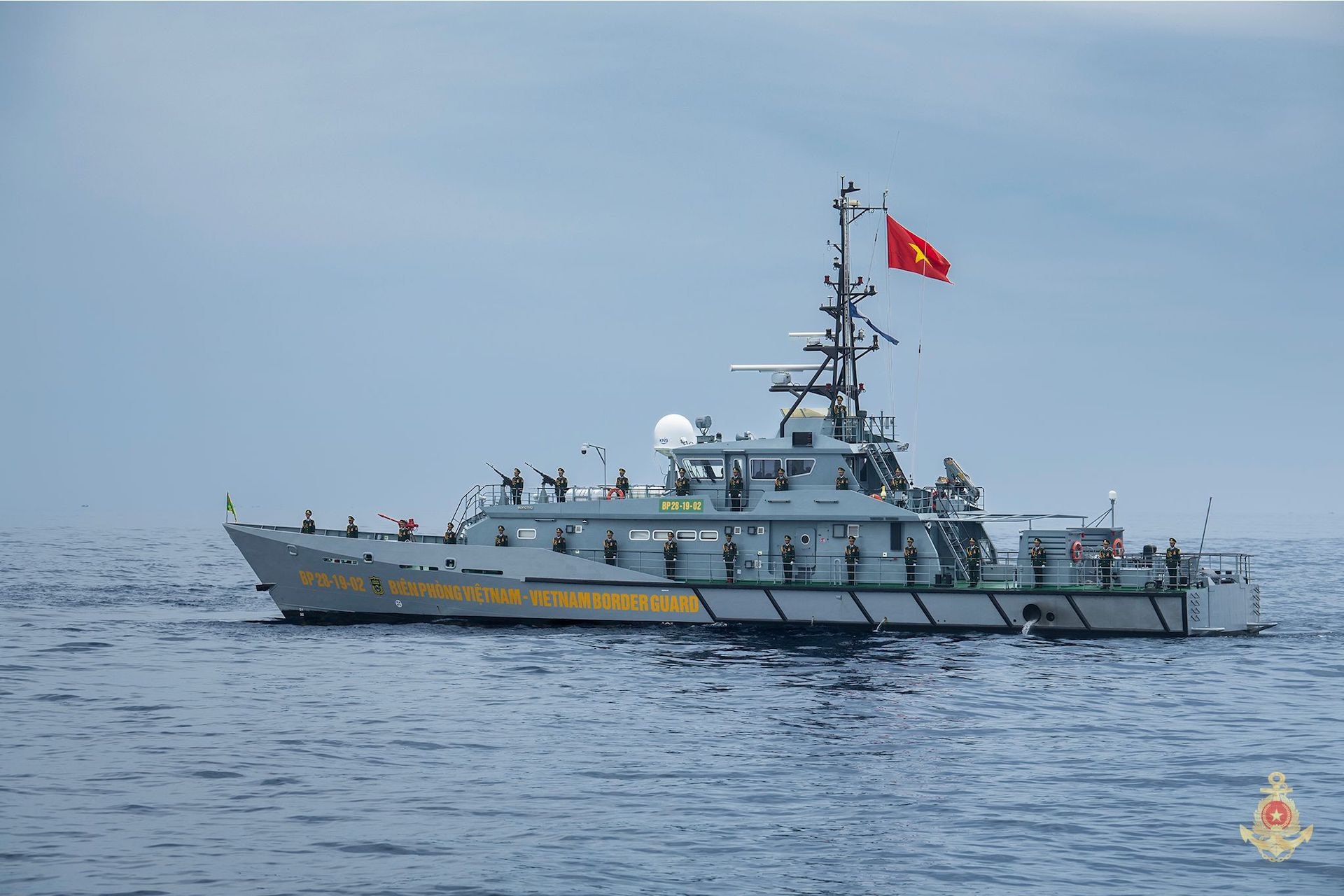Biên đội tàu Bộ đội Biên phòng tham gia diễu binh trên biển.jpeg