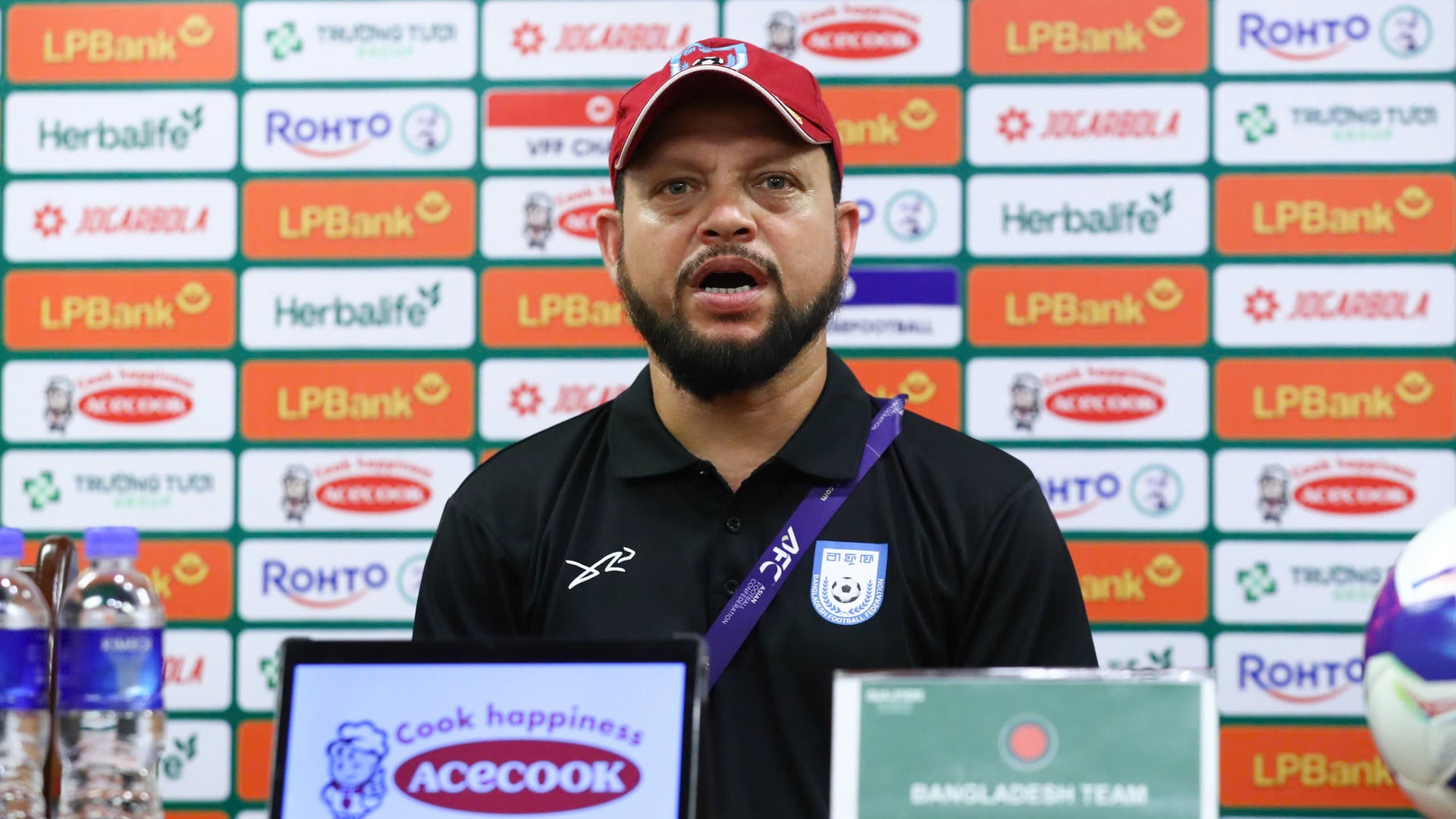 Ông Hassan Al Mamun là huấn luyện viên tạm quyền của U23 Bangladesh.