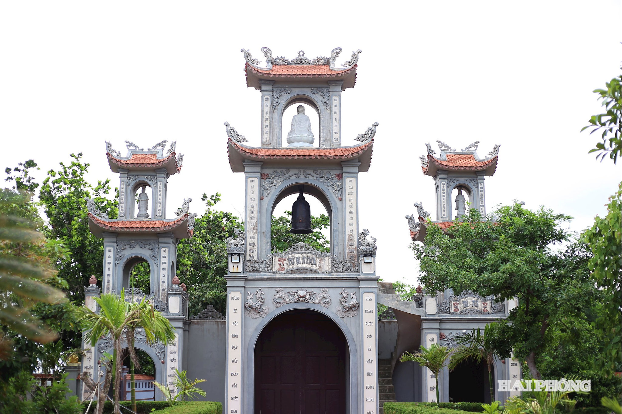 chua-bach-long2.jpg