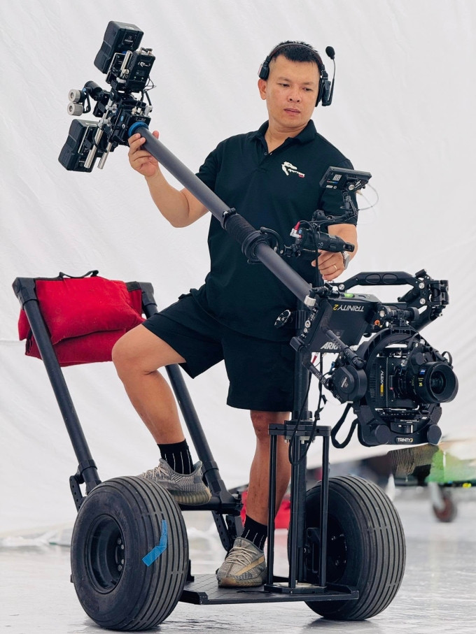 Lê Bảo Hân dùng hệ thống steadicam Arri Trinity 2 trong một lần quay phim. Ảnh: Nhân vật cung cấp