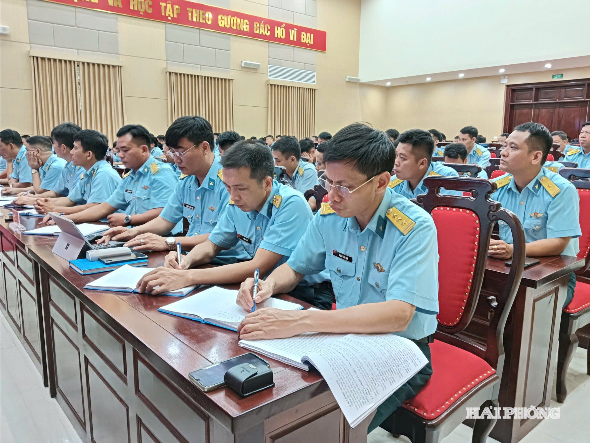 Các đại biểu dự hội nghị