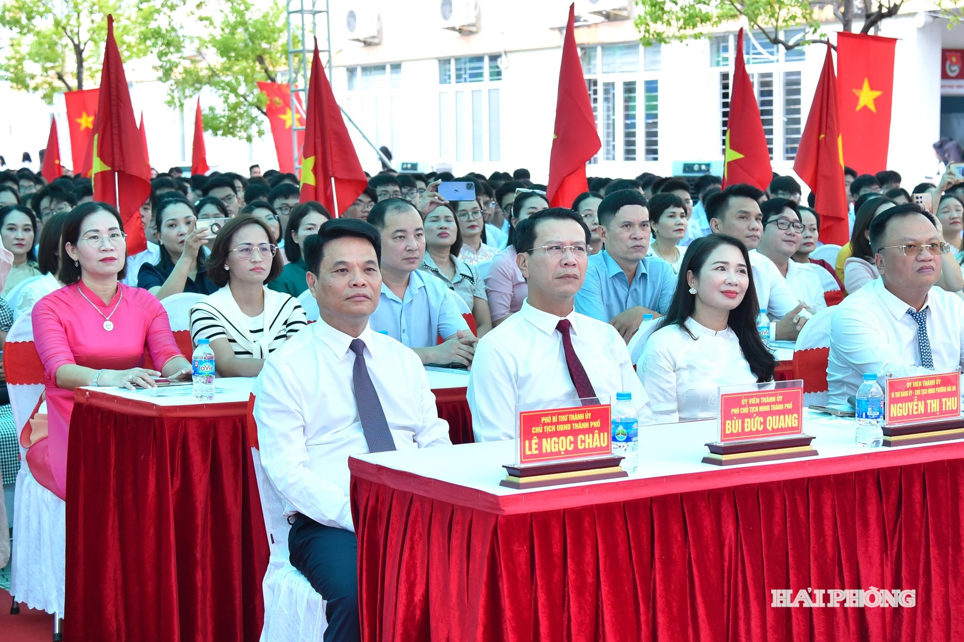 Đồng chí Lê Ngọc Châu, Chủ tịch UBND thành phố dự Lễ khai giảng năm học mới tại Trường THPT chuyên Trần Phú. Ảnh: Trung Kiên