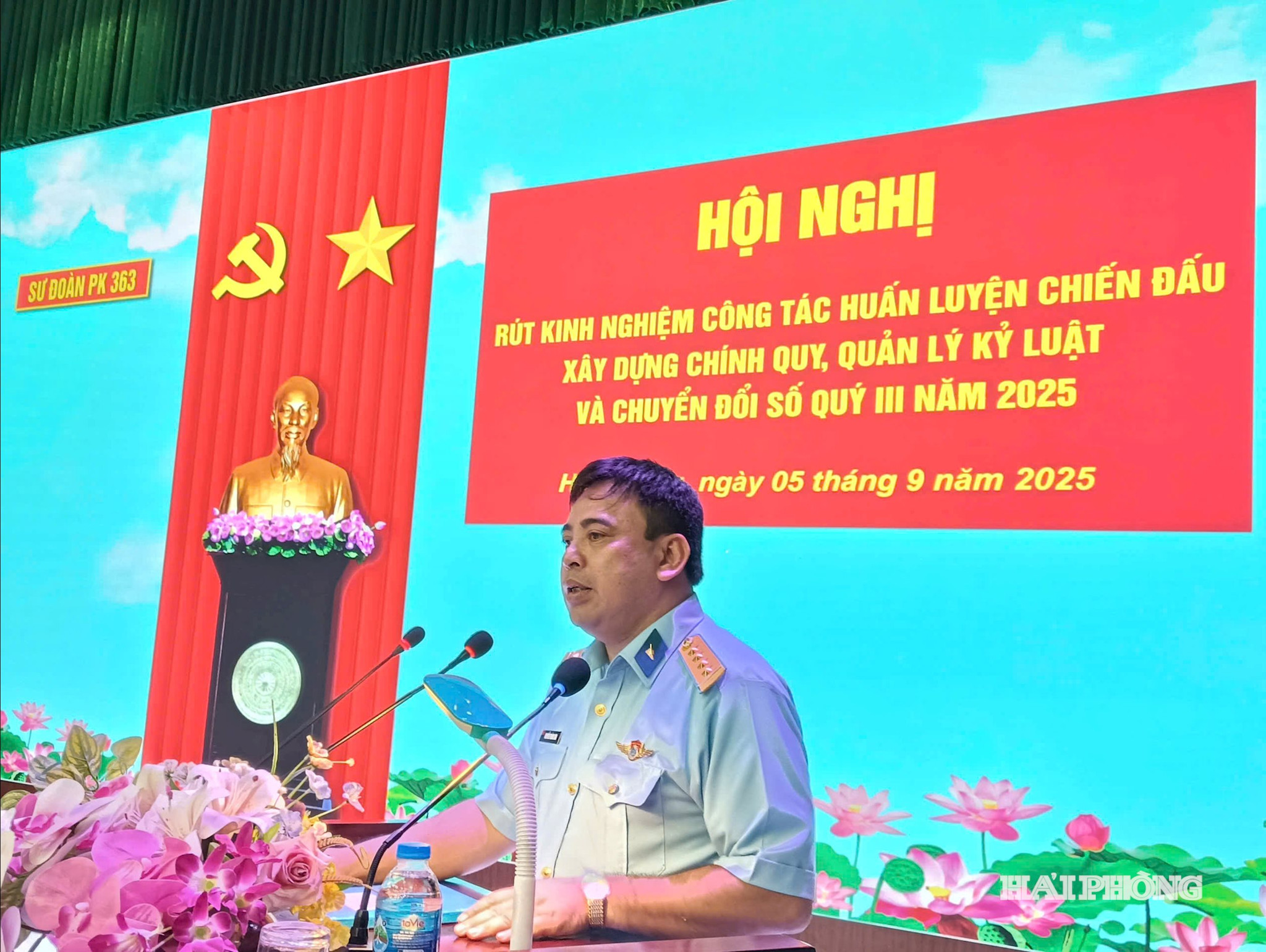 Đại tá Nguyễn Thành Sơn, Sư đoàn trưởng Sư đoàn 363 chủ trì hội nghị