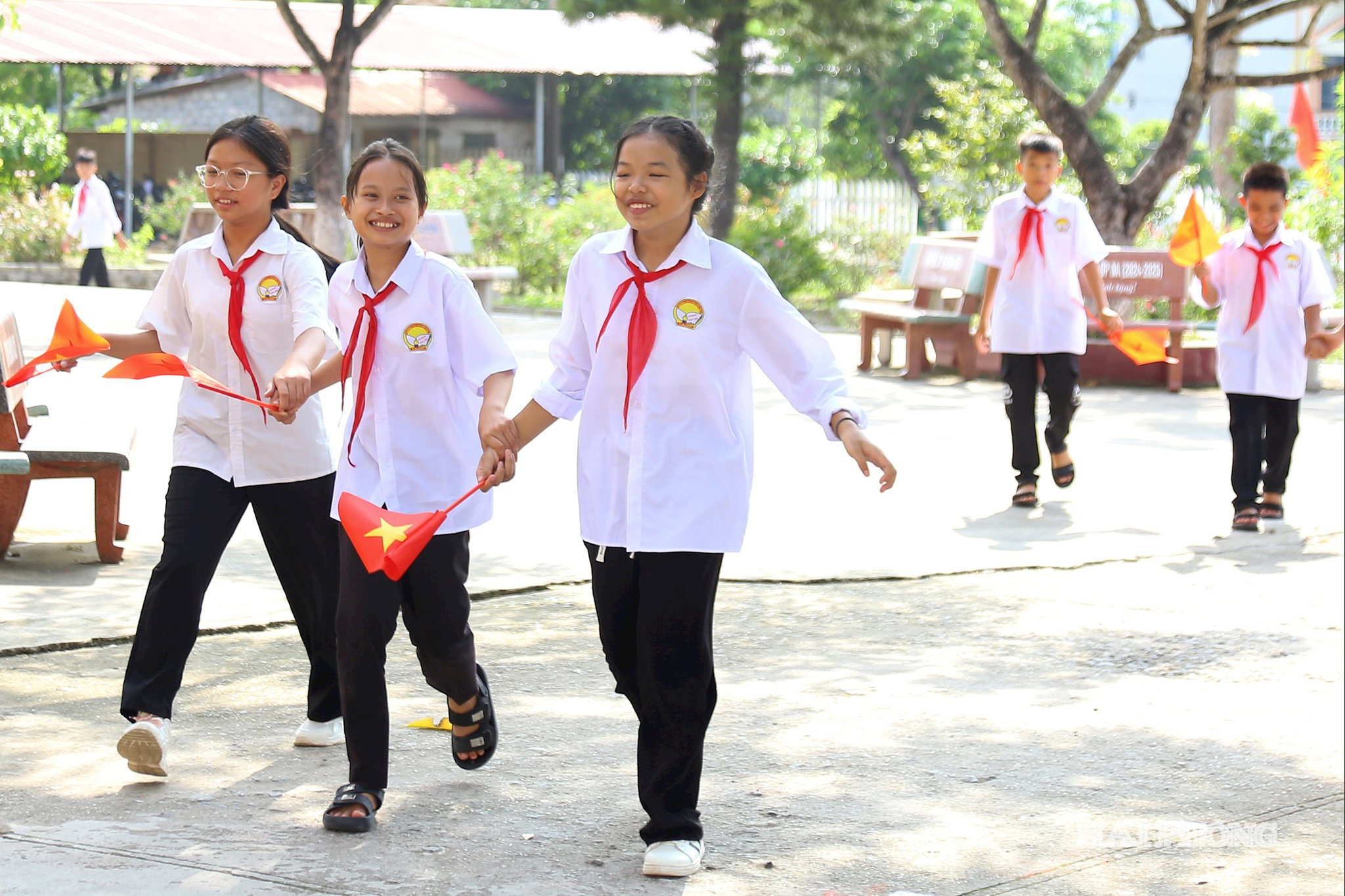 hoc-sinh-dan-toc-thieu-so.jpg
