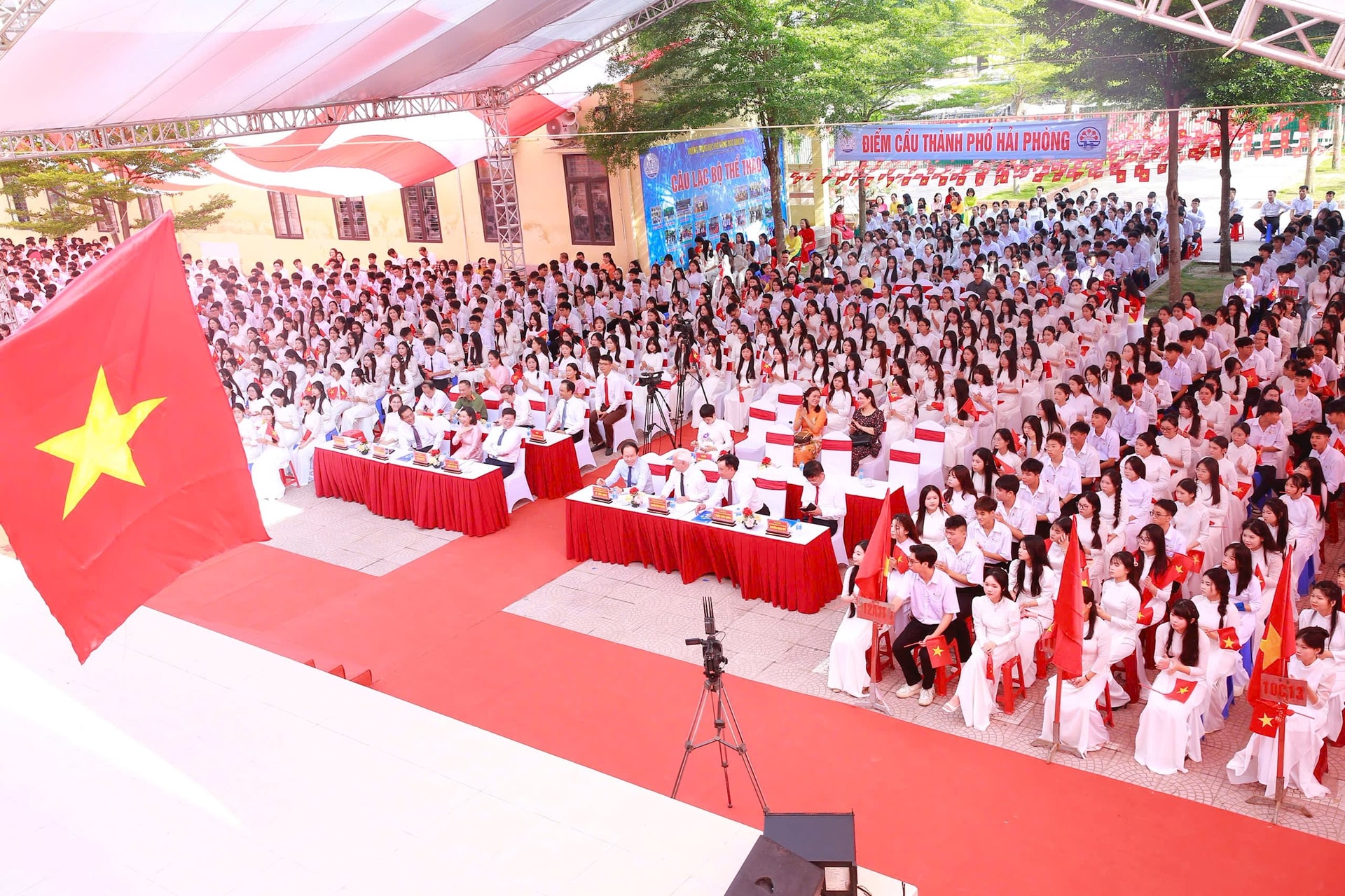 Quang cảnh lễ khai giảng.
