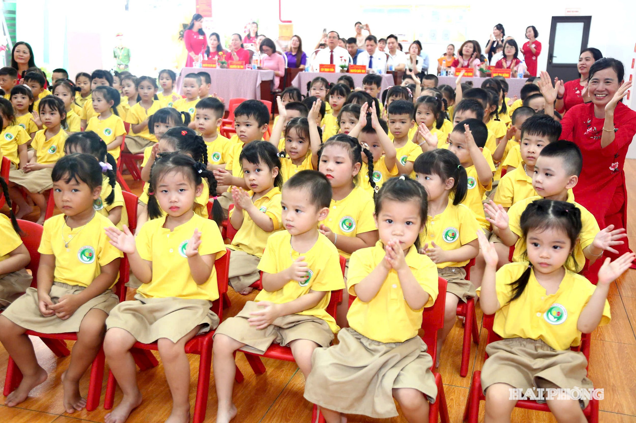 Các bé Trường mầm non Sao Sáng 6 tham gia 