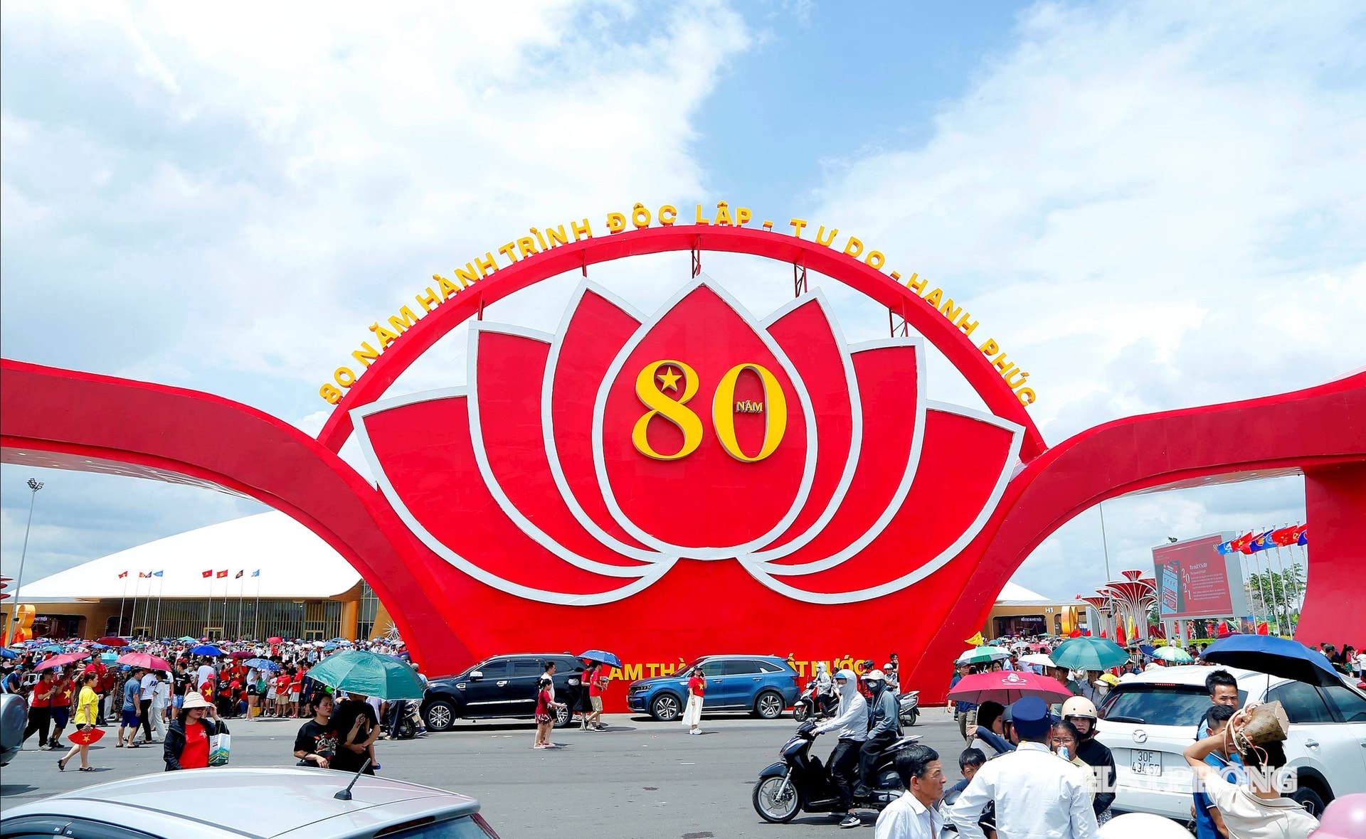 The exhibition 80 years of the Journey of Independence - Freedom - Happiness has unprecedented appeal. Photo by Hoang Phuoc