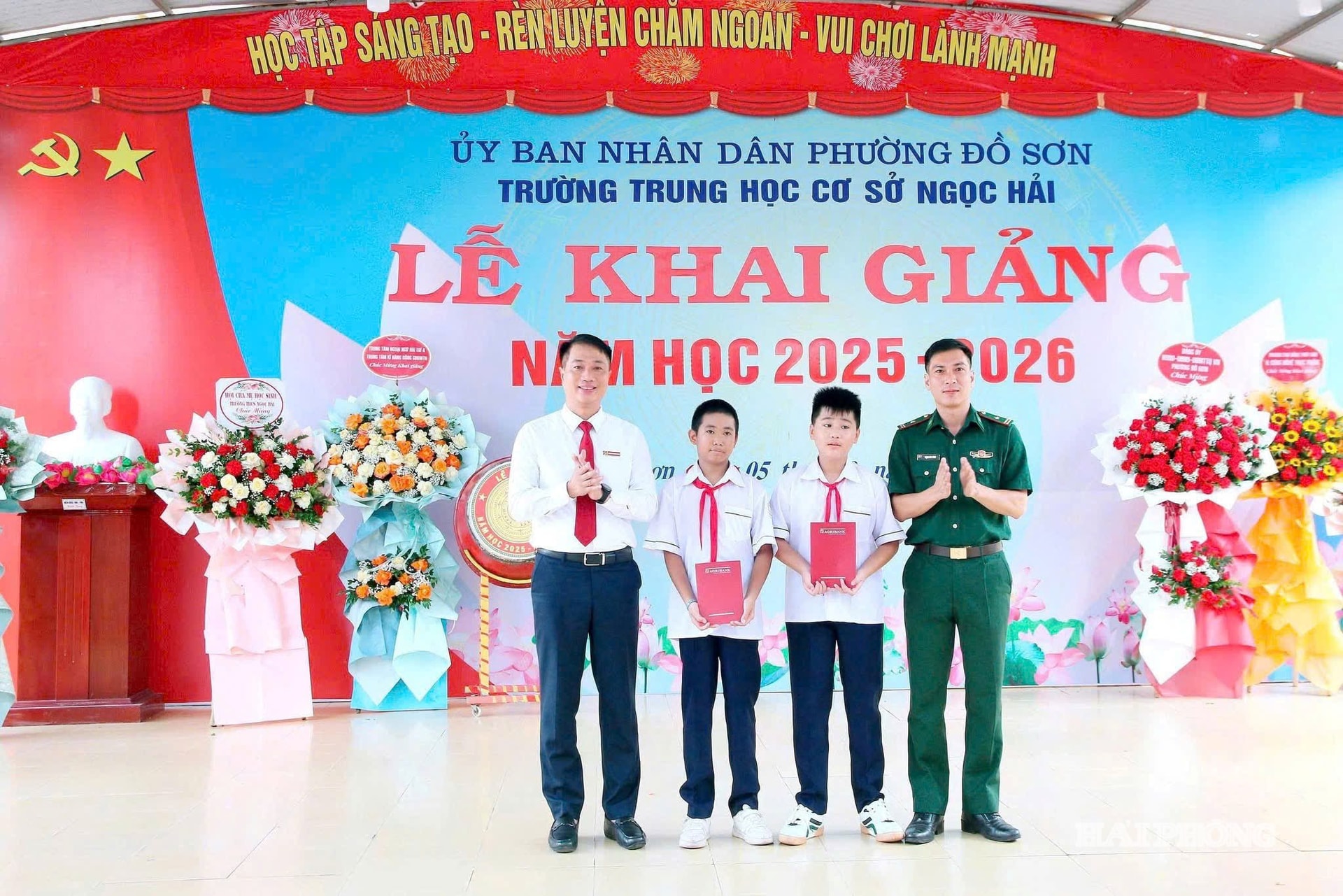 ប៉ុស្តិ៍ការពារព្រំដែន Do Son ផ្តល់អំណោយដល់សិស្សានុសិស្ស