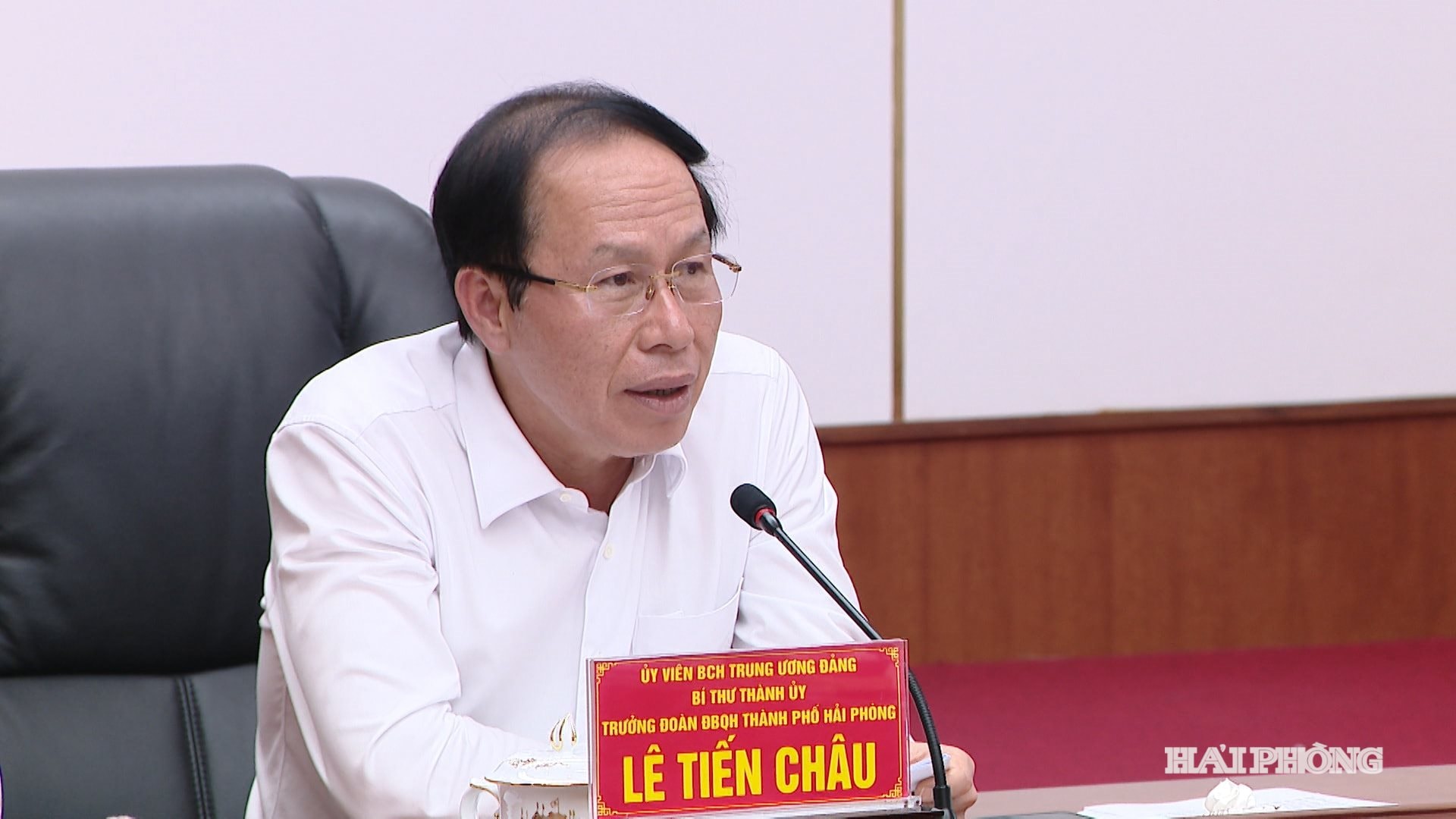 Đồng chí Lê Tiến Châu, Ủy viên Trung ương Đảng, Bí thư Thành ủy, Trưởng Đoàn đại biểu Quốc hội thành phố Hải Phòng chủ trì cuộc họp
