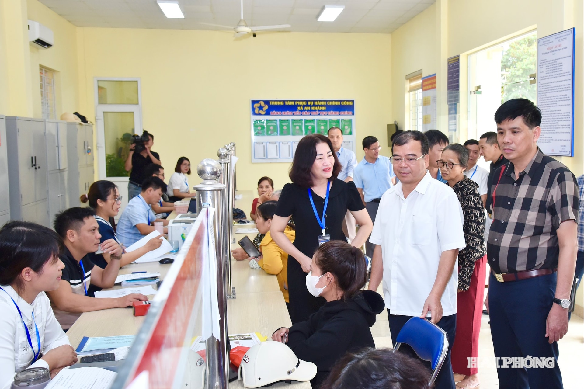 Đồng chí Nguyễn Minh Hùng, Phó chủ tịch UBND thành phố kiểm tra tình hình thực hiện và vận hành chính quyền địa phương 2 cấp tại xã An Khánh.