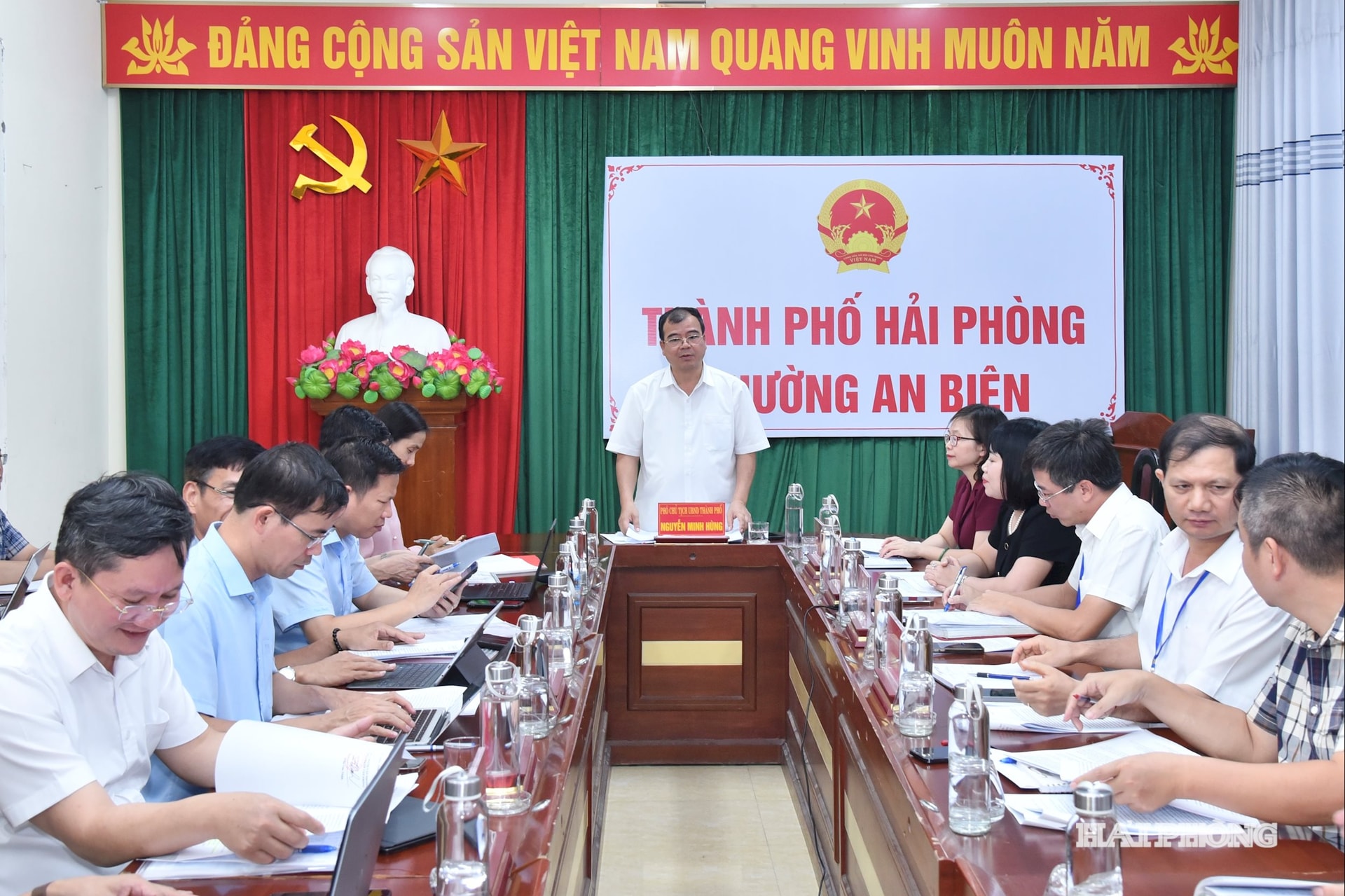 Đồng chí Nguyễn Minh Hùng, Phó chủ tịch UBND thành phố phát biểu kết luận cuộc kiểm tra tại phường An Biên.