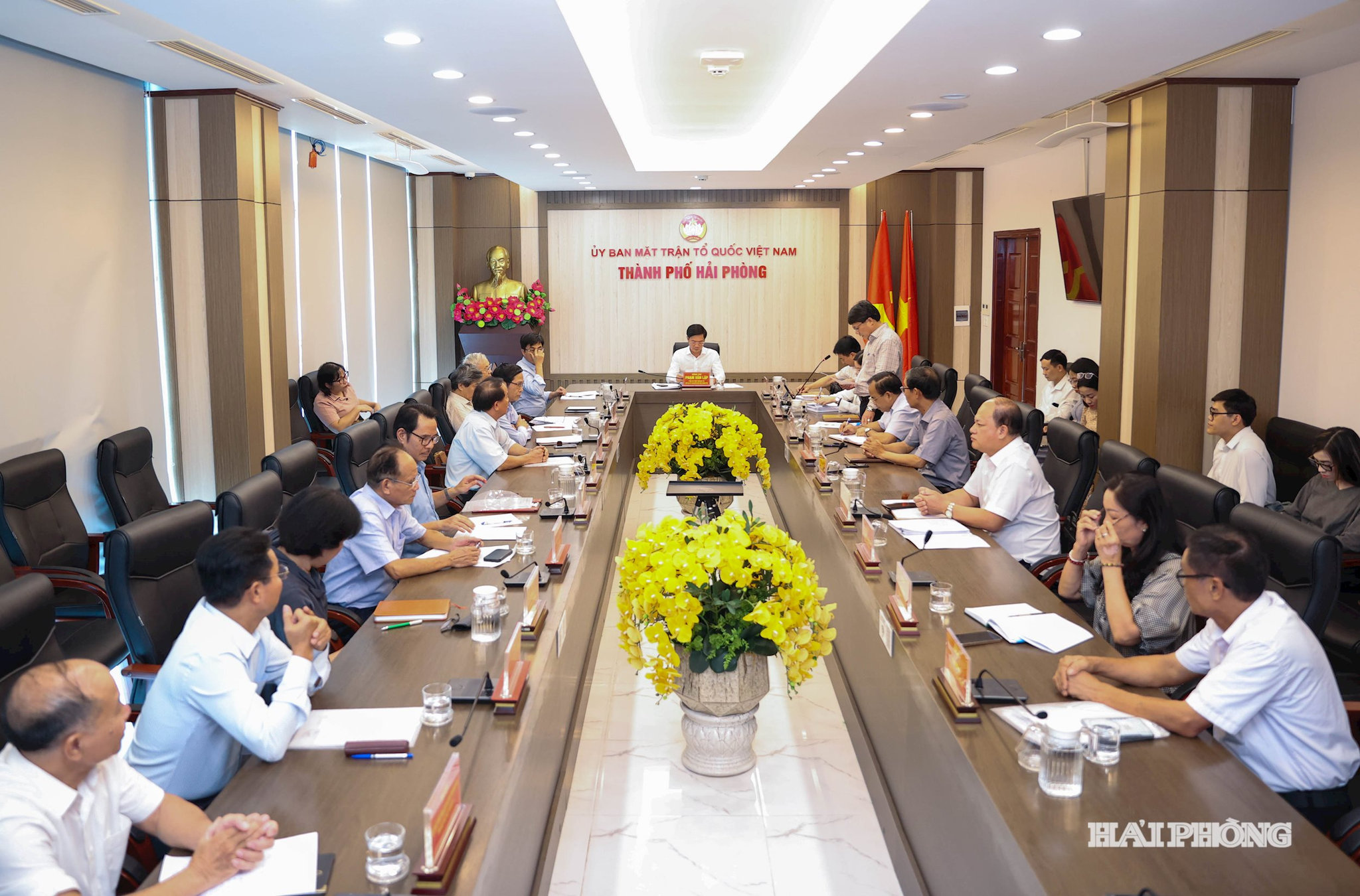 Quang cảnh cuộc làm việc