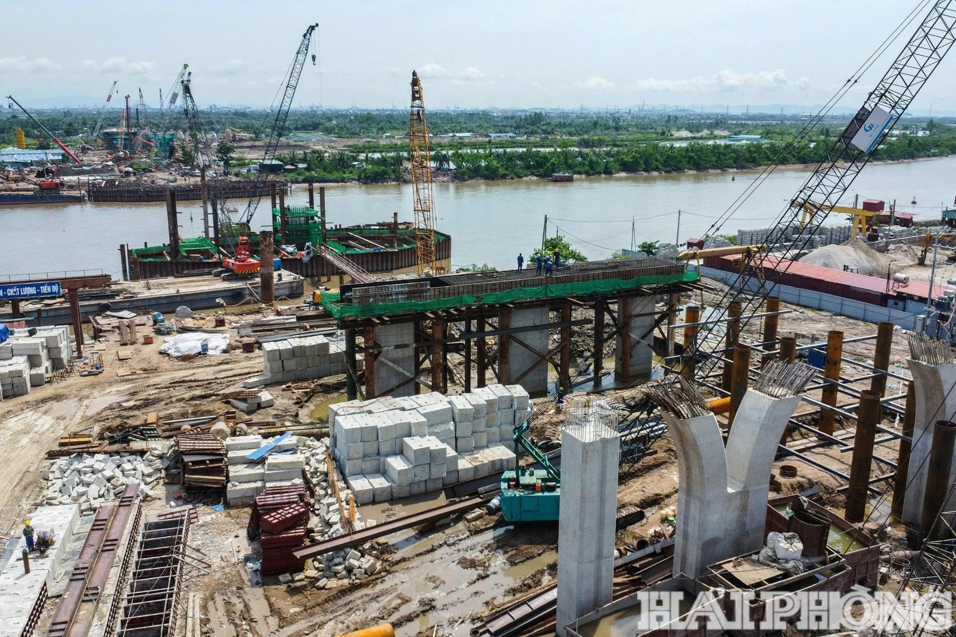 Các dự án trọng điểm quốc gia, thành phố và công trình có tính kết nối giao thông, thúc đẩy tăng trưởng kinh tế được thành phố ưu tiên bố trí vốn đầu tư công giai đoạn 2026 - 2030.