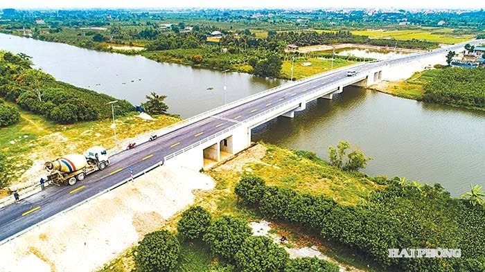 Cầu Hương tại Km11+836 tđường tỉnh 390 qua địa bàn xã Hà Bắc và xã Thanh Hà