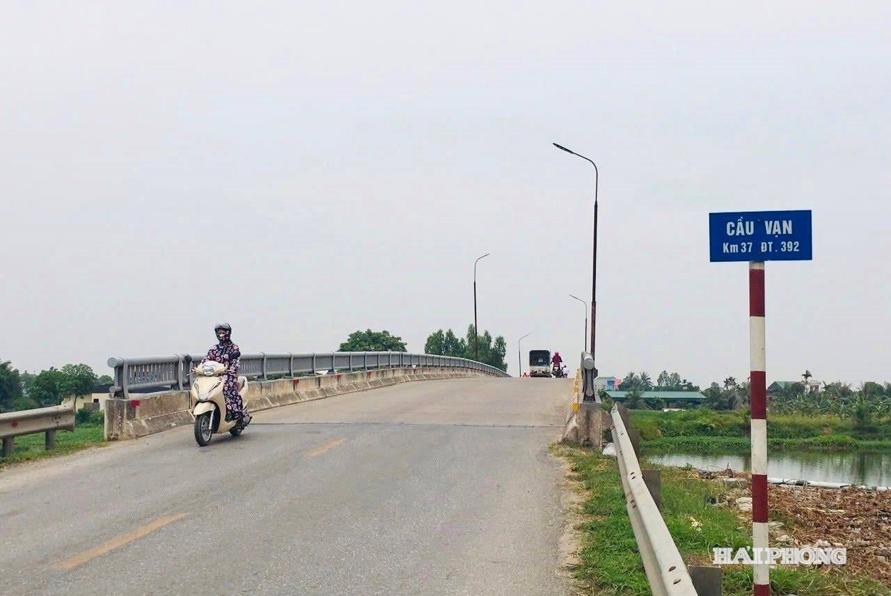 Cầu Vạn tại Km37+00 trên đường tỉnh 392 qua địa bàn xã Tứ Kỳ sẽ tạm dừng lưu thông để lắp đặt gối cầu