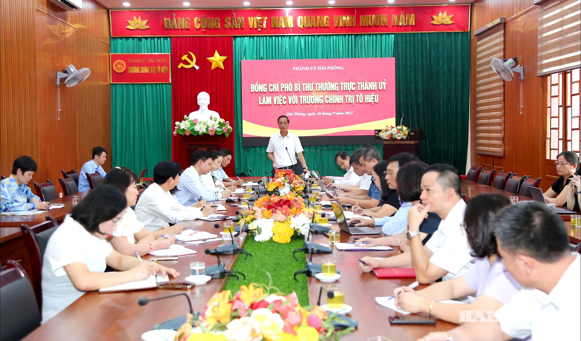 Đồng chí Đỗ Mạnh Hiến, Phó bí thư Thường trực Thành ủy làm việc với Trường Chính trị Tô Hiệu
