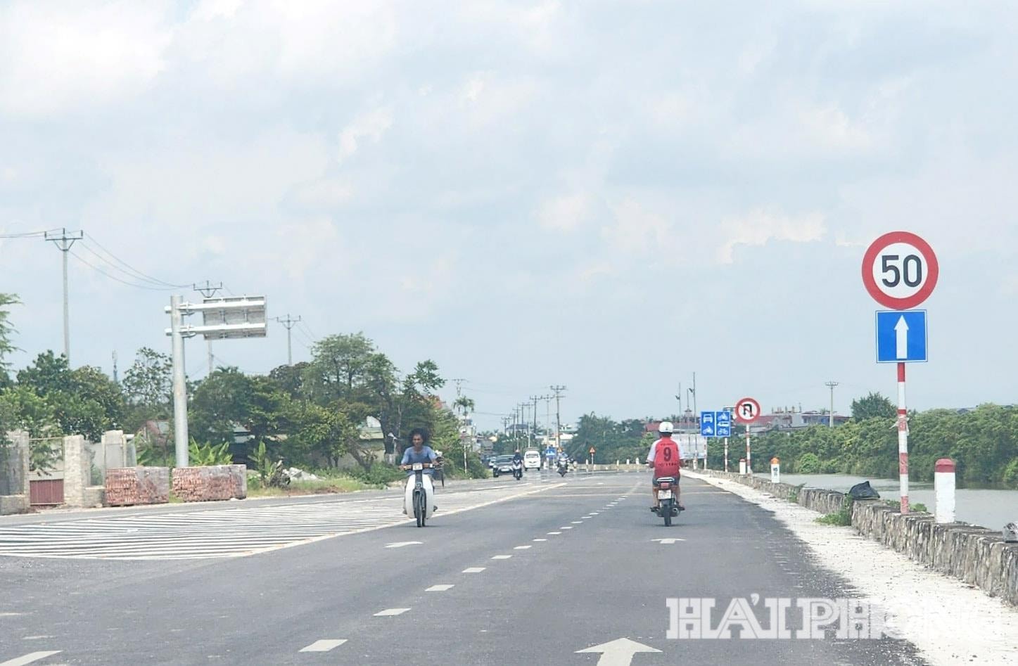 កំណាត់ផ្លូវជាតិលេខ ៣៧ កាត់ឃុំ Vinh Thinh ។