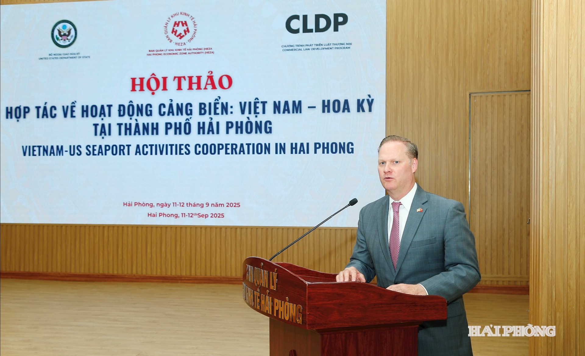 Ông Stephen L. Green, Tham tán thương mại Đại sứ quán Hoa Kỳ tại Việt Nam phát biểu tại hội thảo.