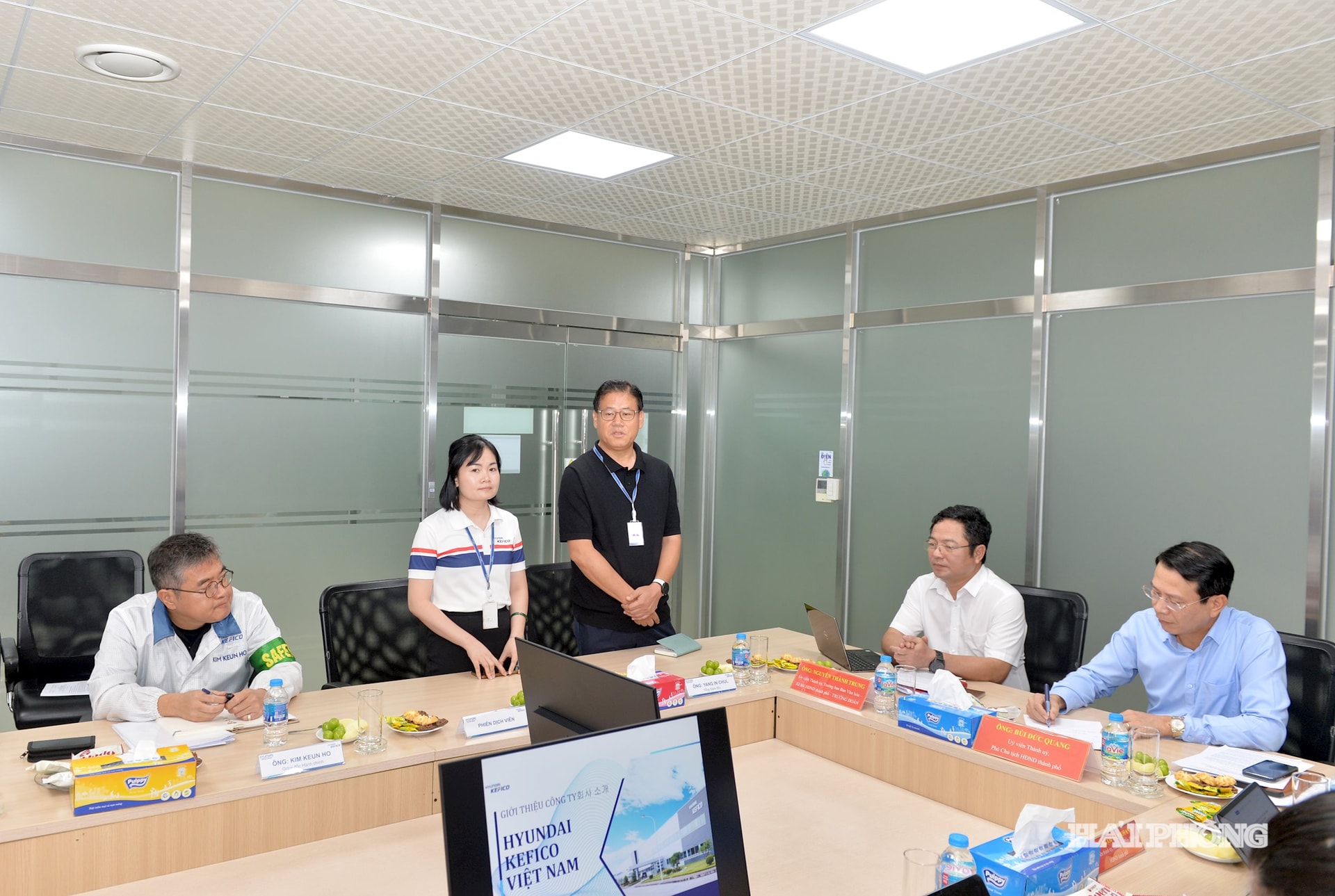 Lãnh đạo Công ty TNHH Hyundai Kefico Việt Nam phát biểu tại cuộc làm việc.