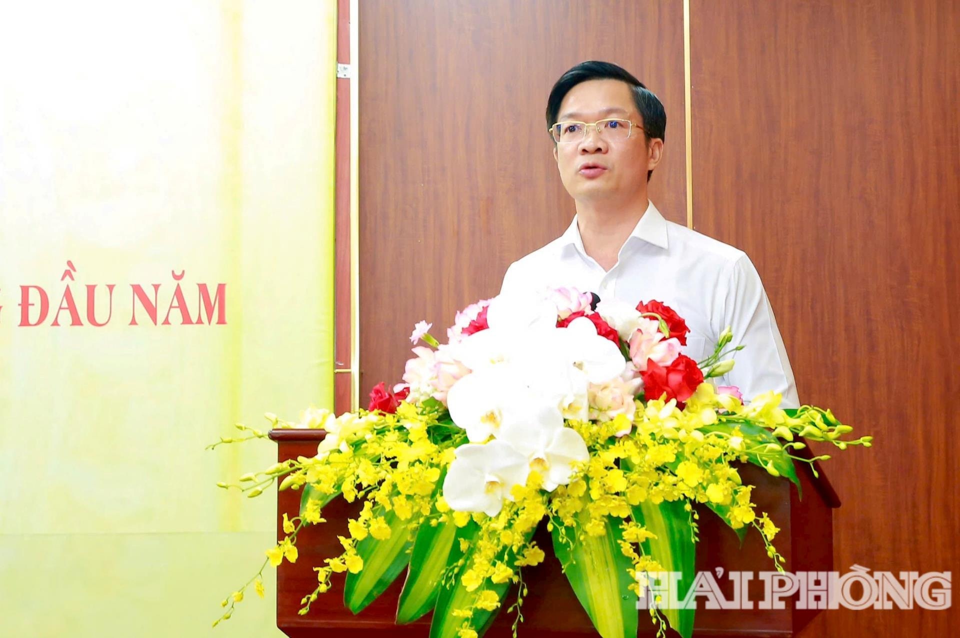 Đồng chí Phạm Văn Lập, Phó Bí thư Thành ủy, Chủ tịch Ủy ban Mặt trận Tổ quốc Việt Nam thành phố báo cáo sơ bộ về hoạt động của MTTQ Việt Nam thành phố, các tổ chức chính trị- xã hội trực thuộc.