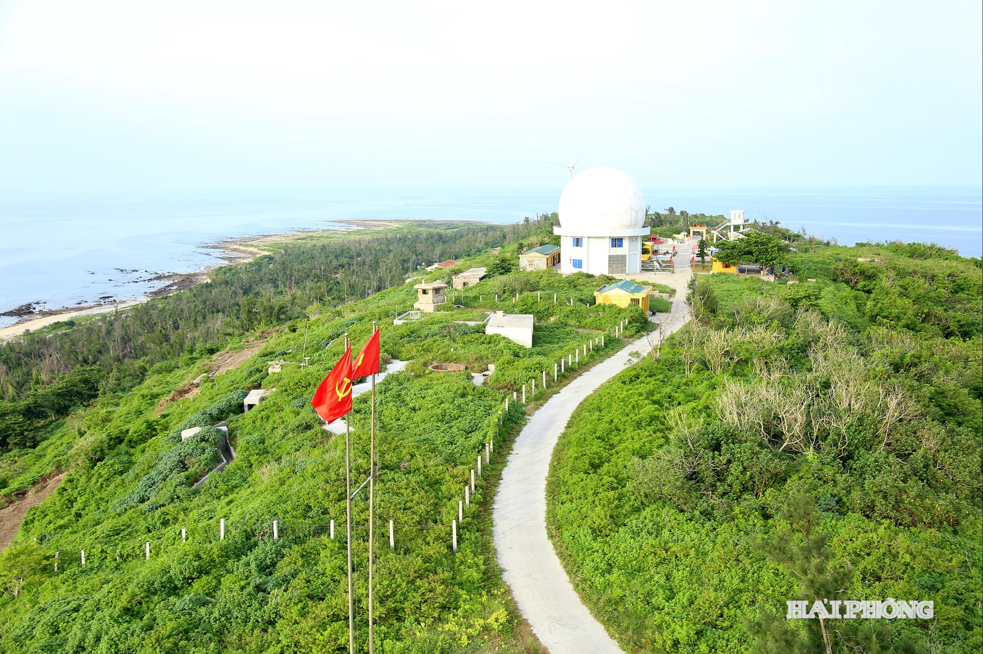 Đặc khu Bạch Long Vĩ có vị trí đặc biệt quan trọng về quốc phòng - an ninh, chiến lược phát triển kinh tế biển, là một trong 8 ngư trường lớn của Vịnh Bắc Bộ.