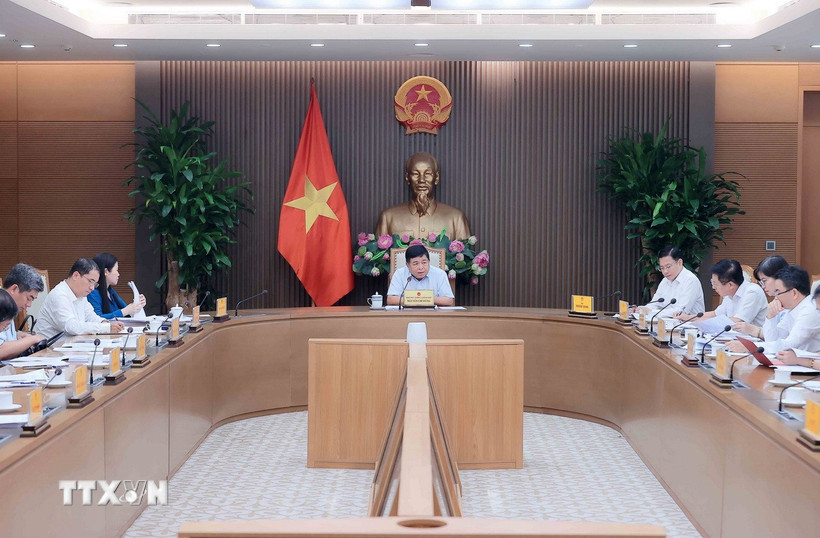 Phó Thủ tướng Nguyễn Chí Dũng chủ trì cuộc họp. (Ảnh: An Đăng/TTXVN)