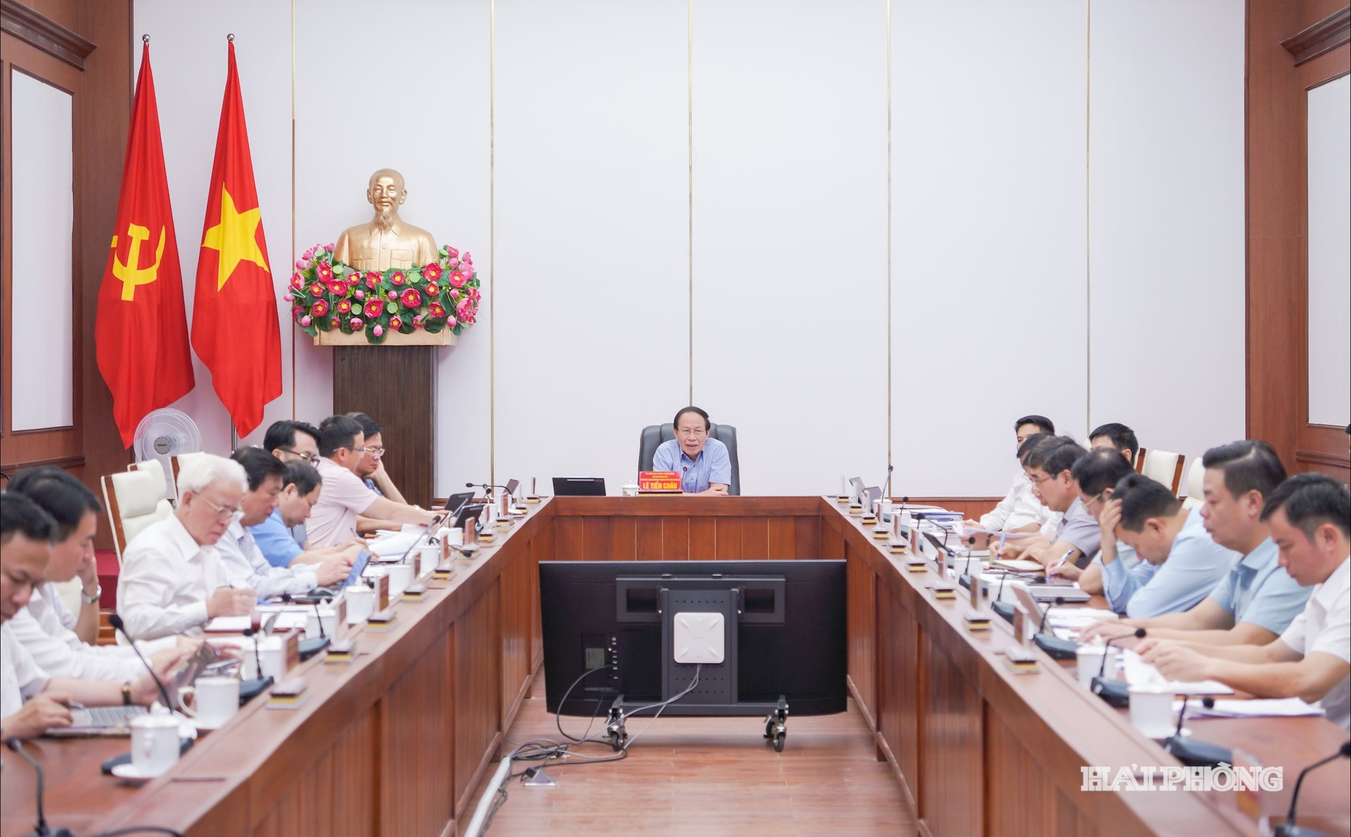 Đồng chí Lê Tiến Châu, Ủy viên Trung ương Đảng, Bí thư Thành ủy, Trưởng Đoàn đại biểu Quốc hội thành phố Hải Phòng chủ trì cuộc làm việc.