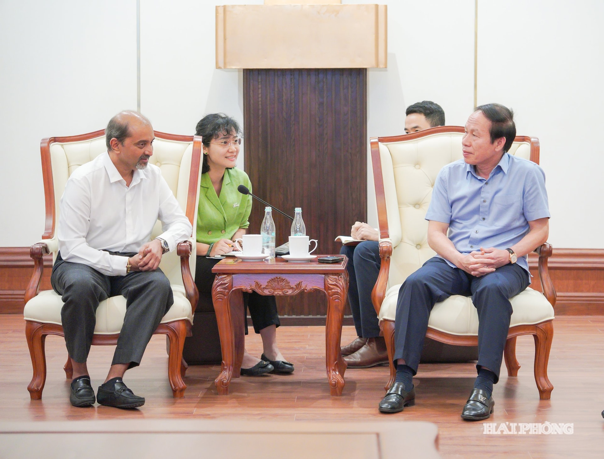 Đồng chí Lê Tiến Châu, Ủy viên Trung ương Đảng, Bí thư Thành ủy, Trưởng Đoàn dại biểu Quốc hội thành phố Hải Phòng tiếp và làm việc với Ban lãnh đạo Ford Việt Nam.