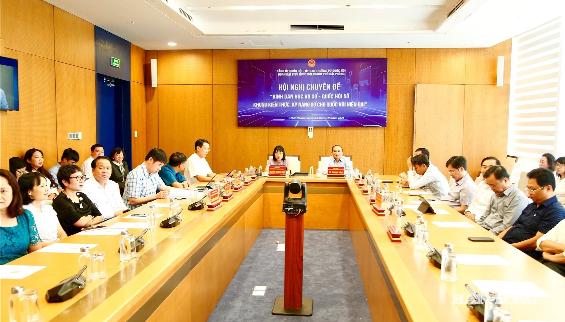 Các đại biểu dự tại điểm cầu Hải Phòng. Ảnh: HOÀNG PHƯỚC