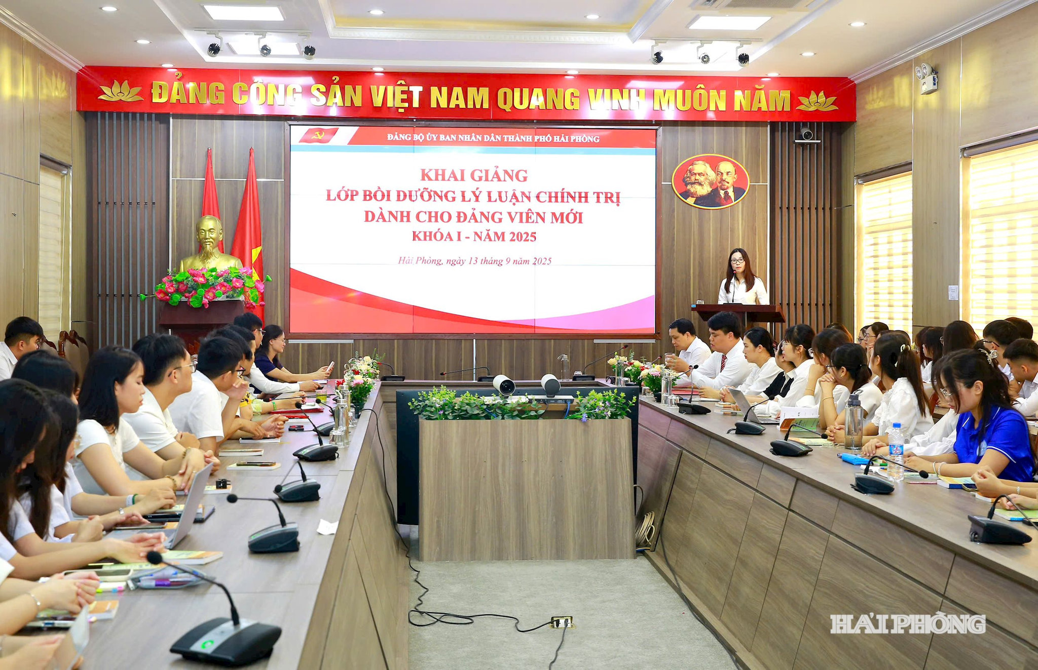 Quang cảnh khai giảng lớp bồi dưỡng
